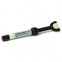 Clearfil Majesty ES-2 Premium Translúcido Jeringa 1,8g.